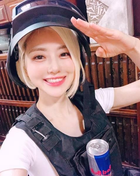 网红吃瓜cos,趣味横生演绎娱乐圈风云