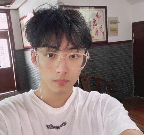 网红帅哥吃瓜事件真相,真相背后竟是这样！